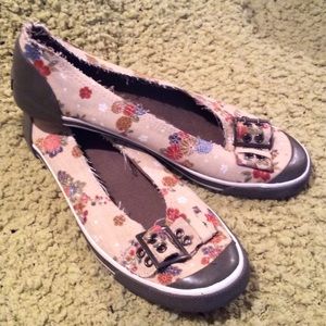 NWOT Nomad Floral Slip On Flats Sneakers 8
